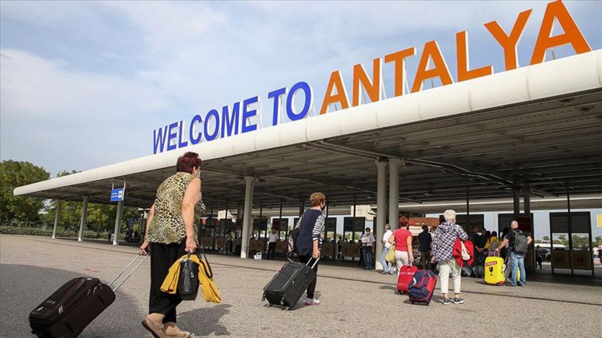 Antalya Havalimanı (AYT)